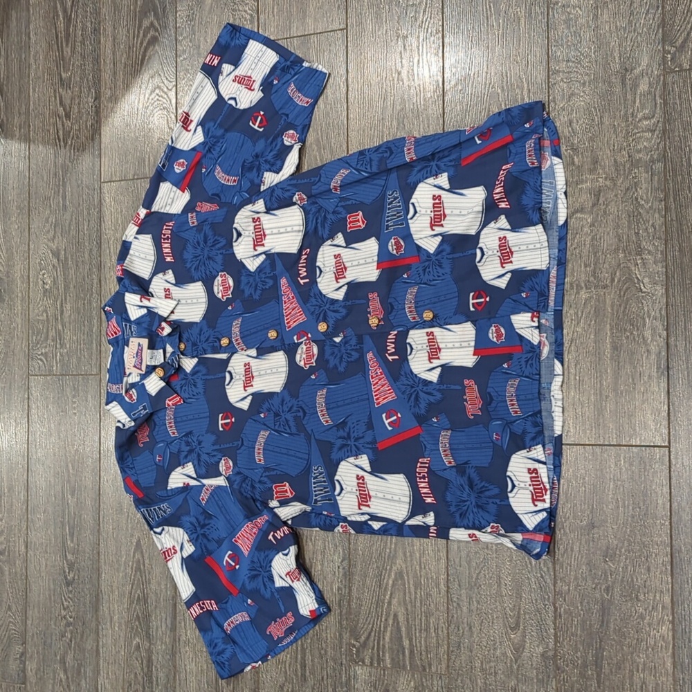 Minnesota Twins Button Up Baseball MLB Short Sleeve size Large